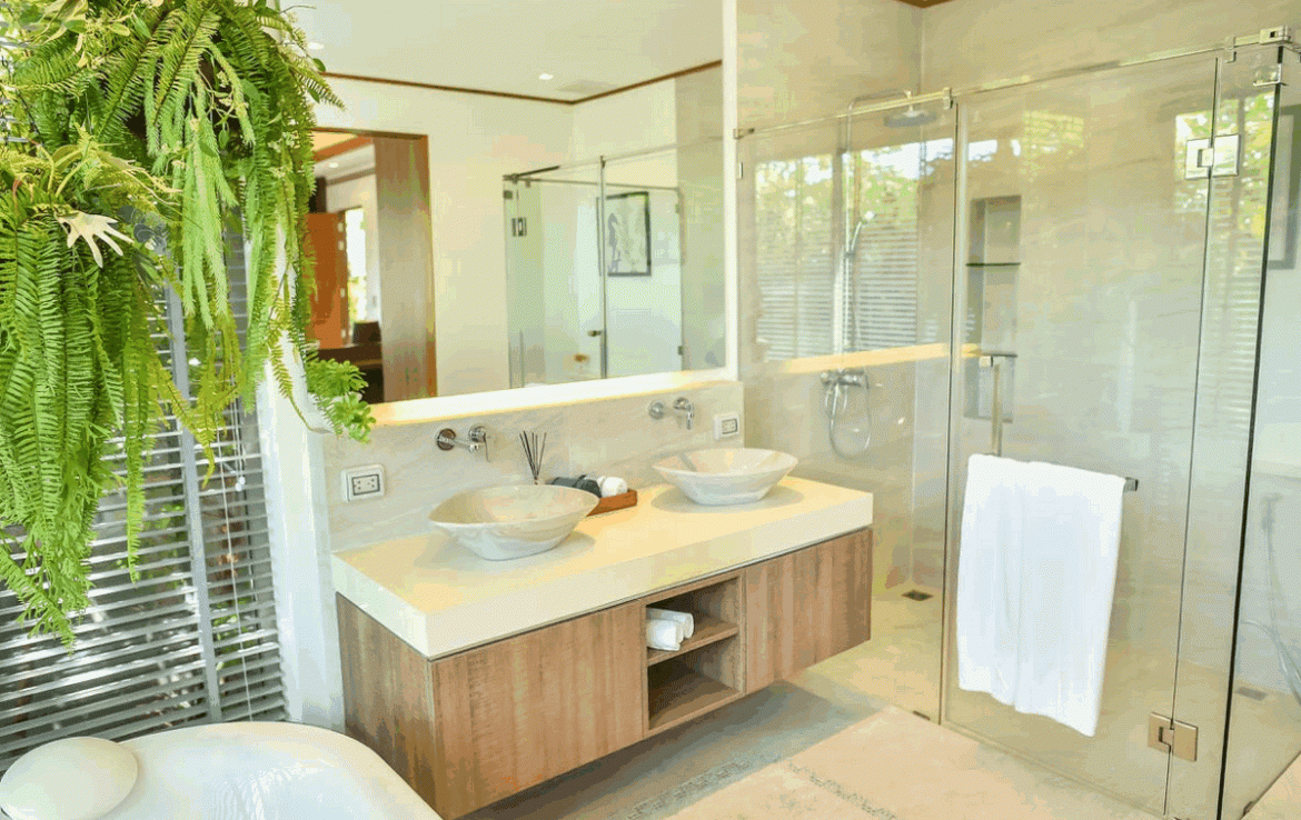 Cherng Talay 4 bedroom / 3 bathroom Villa for sale on Phuket, Thailand 4 bedroom / 3 bathroom Villa in Cherng Talay is on the market for sale, or re-sale.